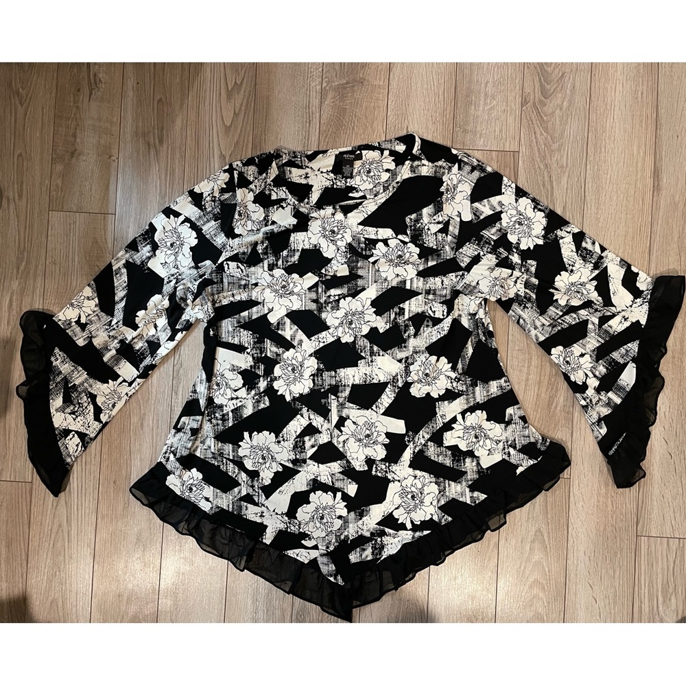 Alfani - Size 2X top. Black/White